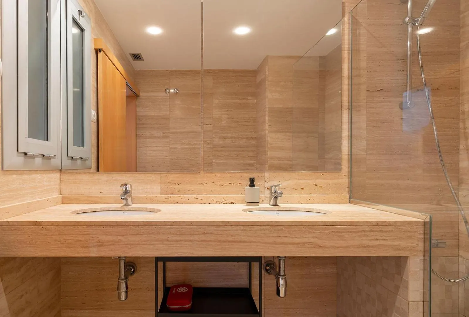 Modern Apartment Near Pl. Espana Barcelona